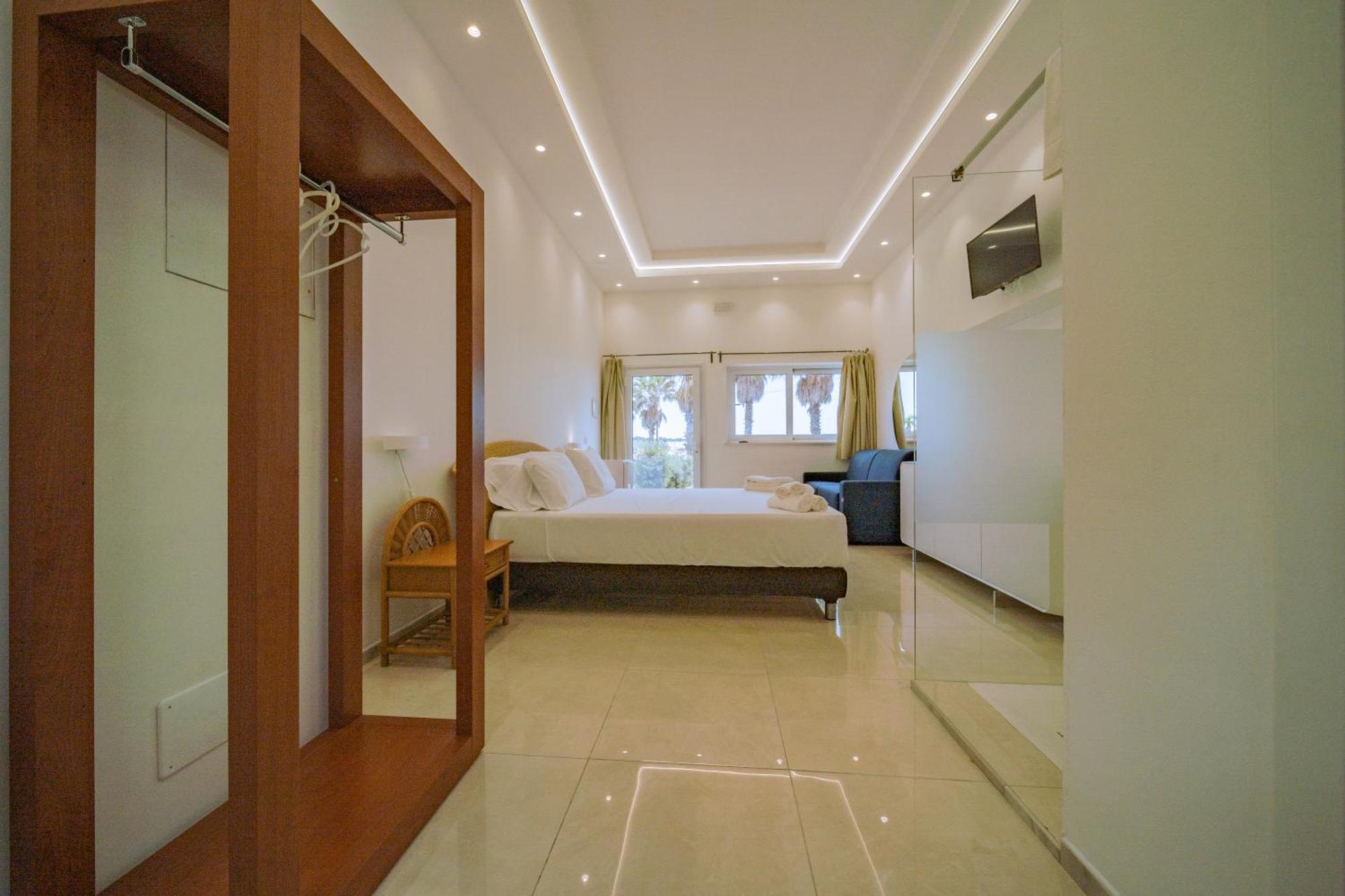 Jonium Hotel - Amazing Sea View And Swimming Pool Pulsano Luaran gambar