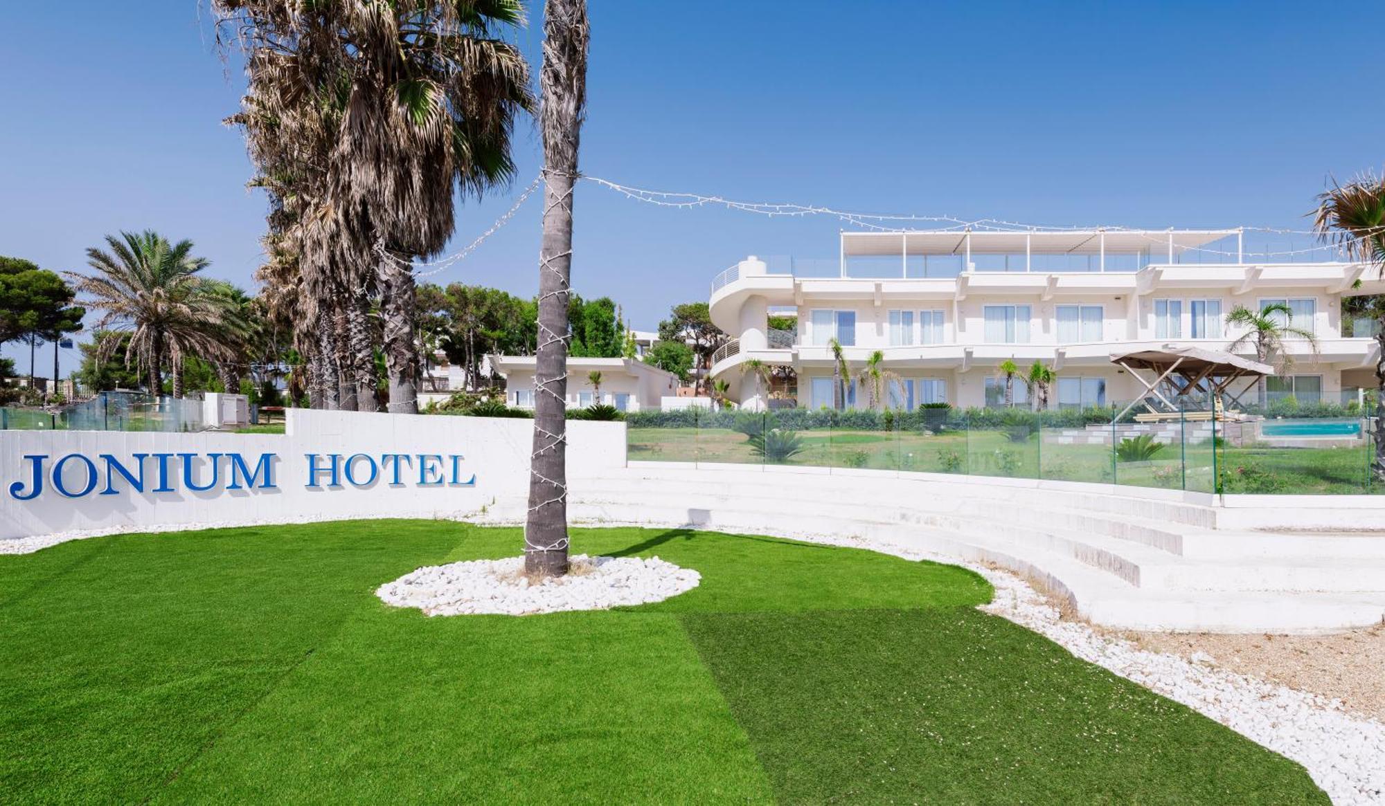 Jonium Hotel - Amazing Sea View And Swimming Pool Pulsano Luaran gambar