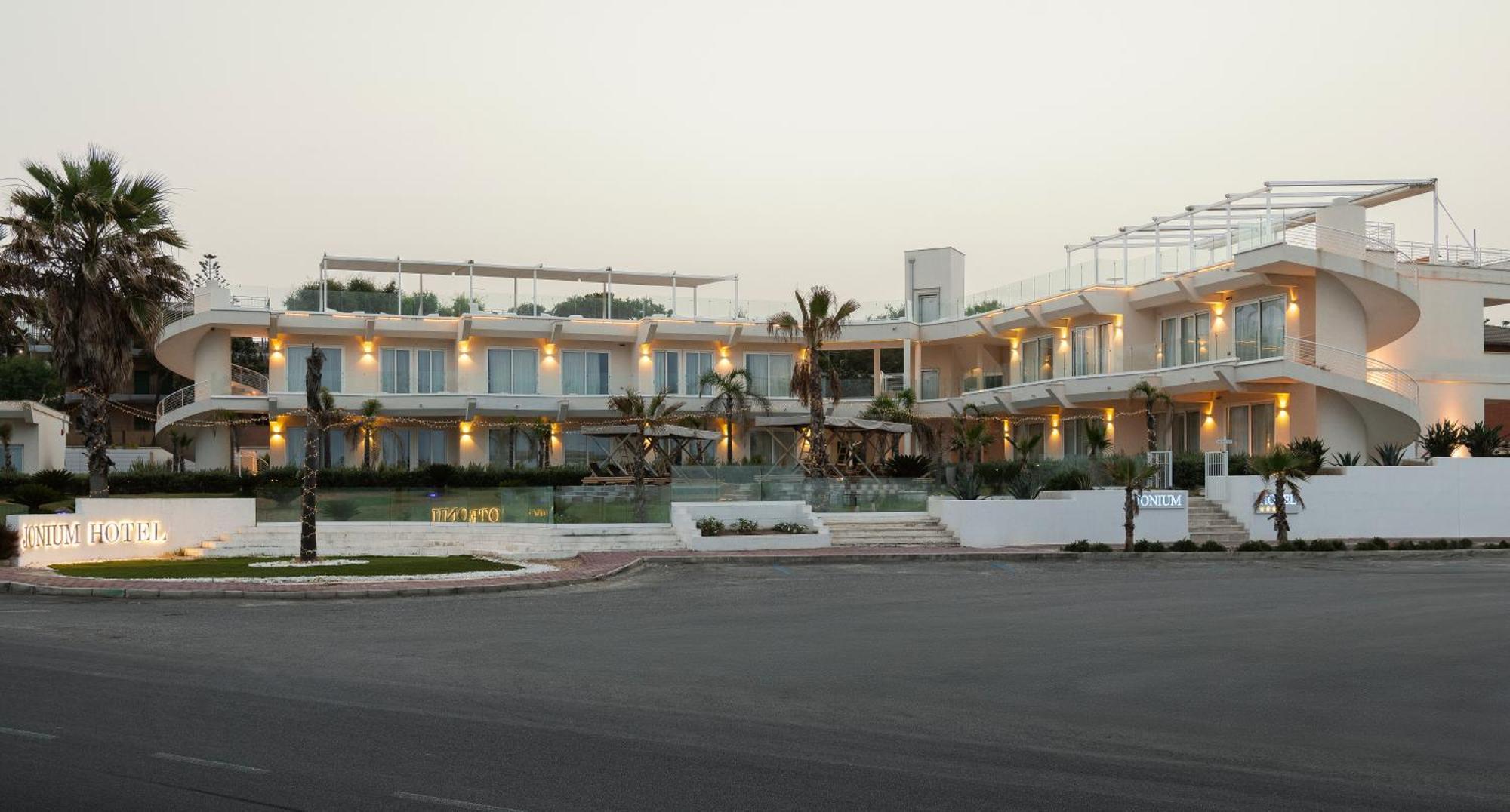 Jonium Hotel - Amazing Sea View And Swimming Pool Pulsano Luaran gambar